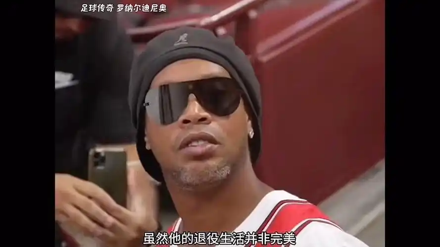 成了鲜明对